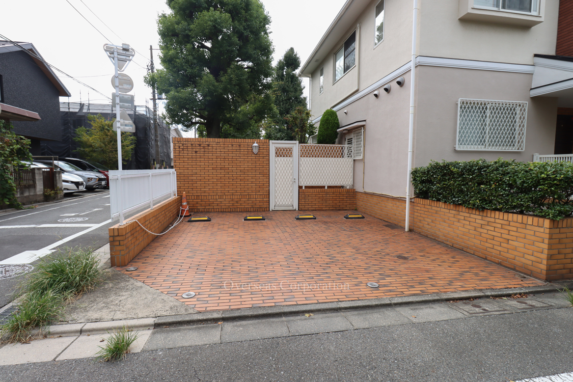 ブラウンハウス